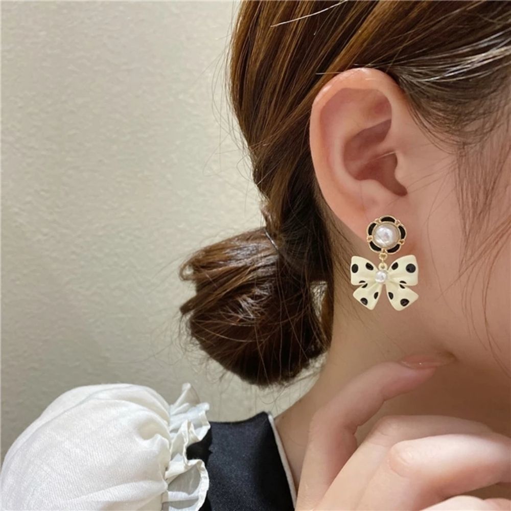 Bow statement earring,  Pearls earrings, costumes jewelry, causal earrings